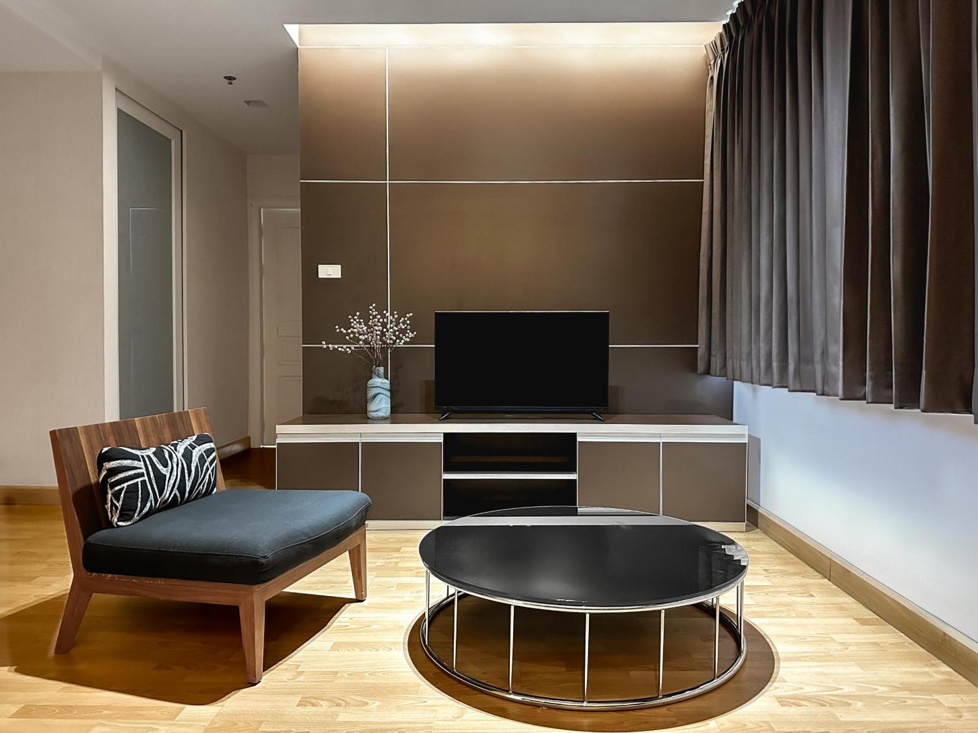 Nantiruj Tower - นันทิรุจ ทาวเวอร์ เซอร์วิสอพาร์ทเม้นท์ สุขุมวิท ซอย 8 Apartment Bangkok Ngoại thất bức ảnh