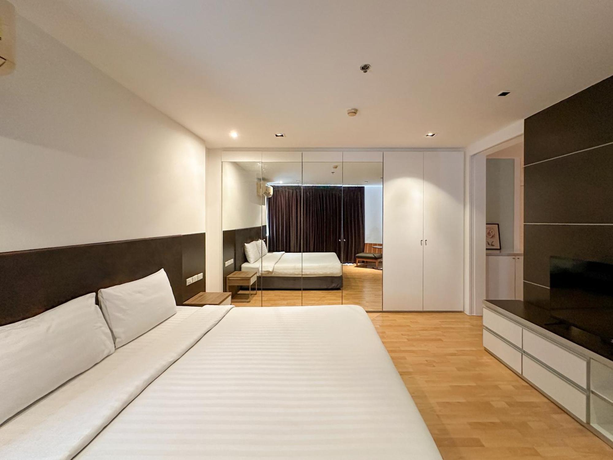 Nantiruj Tower - นันทิรุจ ทาวเวอร์ เซอร์วิสอพาร์ทเม้นท์ สุขุมวิท ซอย 8 Apartment Bangkok Ngoại thất bức ảnh